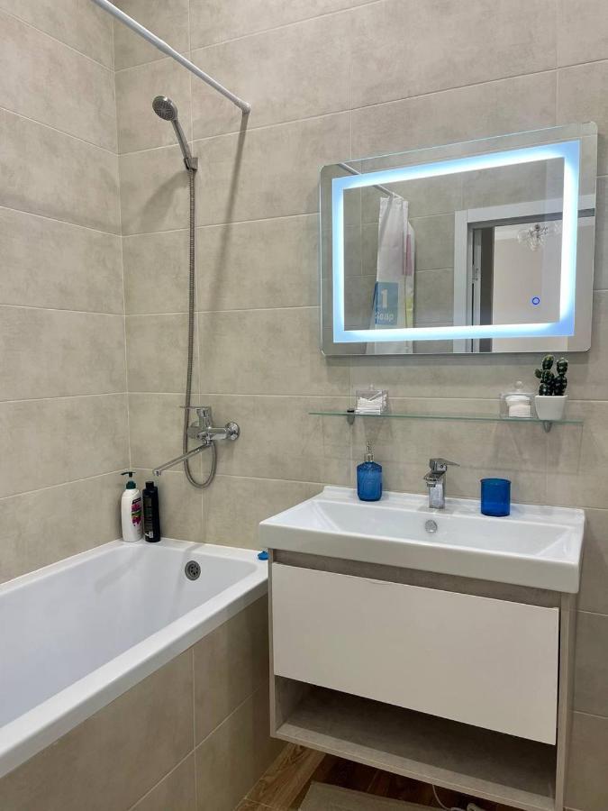 Apartment Seven Hills светлая и уютная в жилом комплексе Almaty